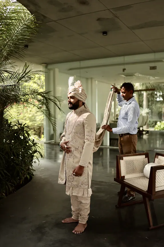 Kishore draping the groom's dupatta