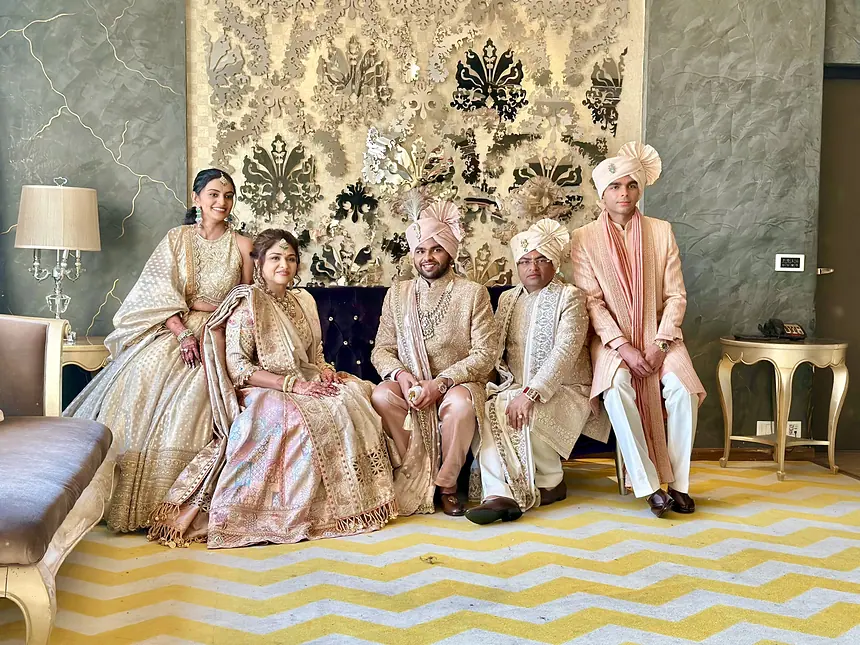 The groom's whole family styled together